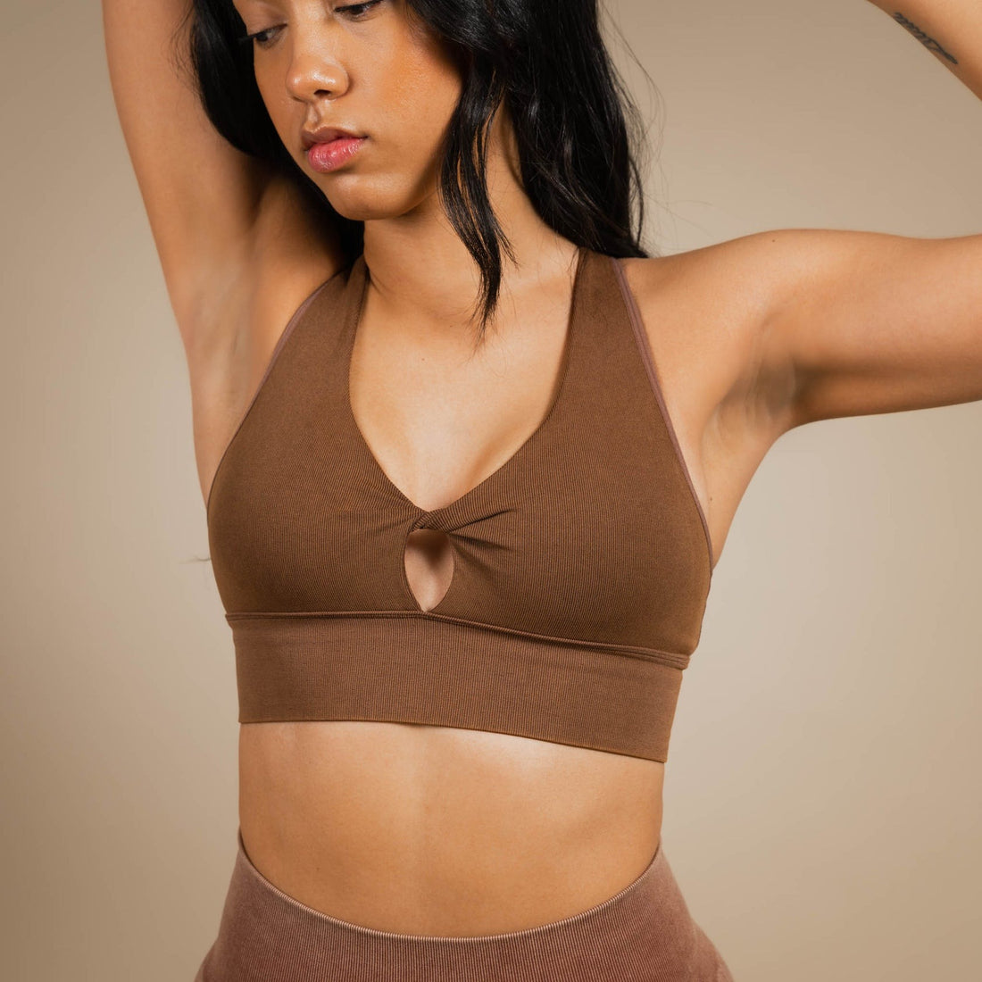 The Essentials: Seamless Twist Sports Bra