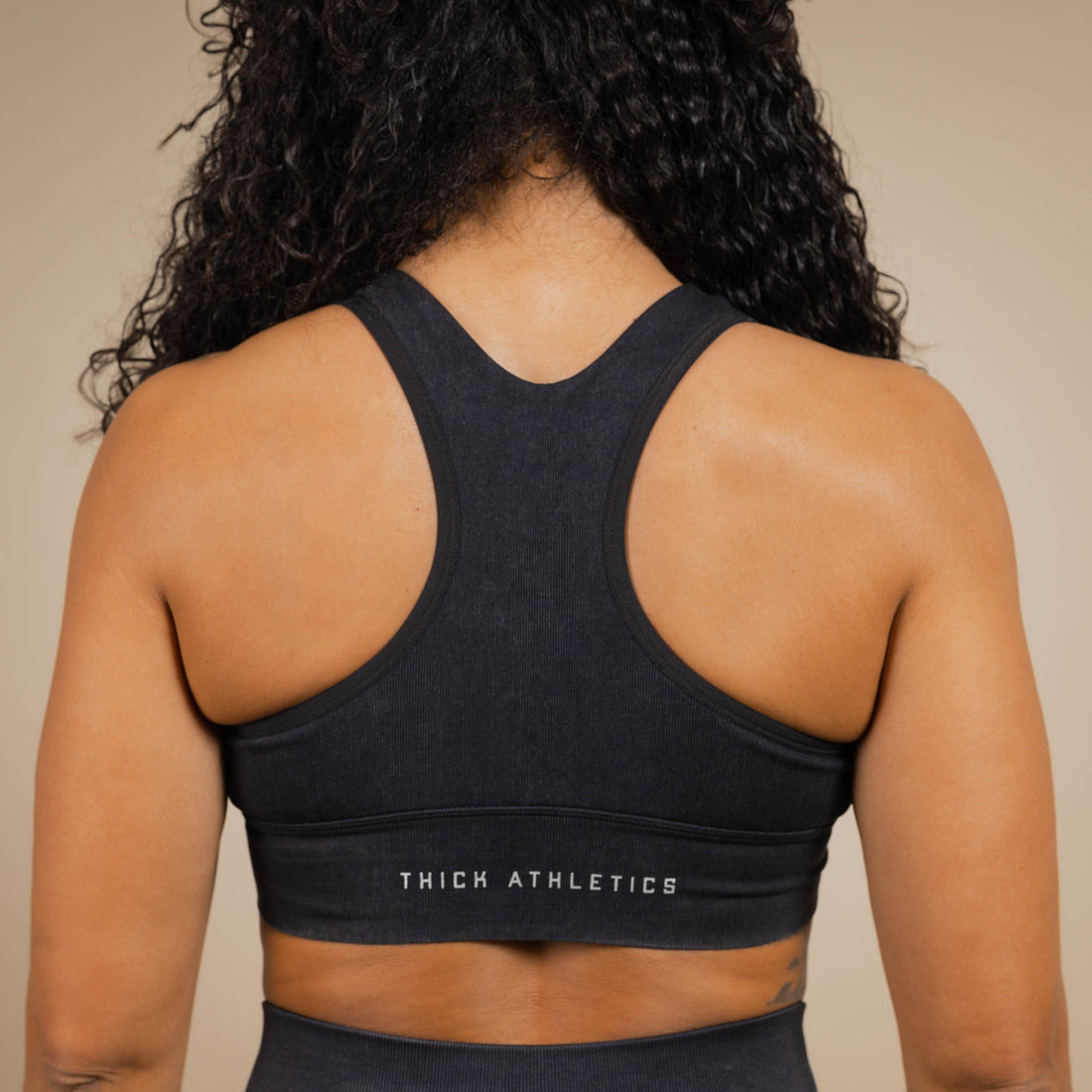 The Essentials: Seamless Twist Sports Bra